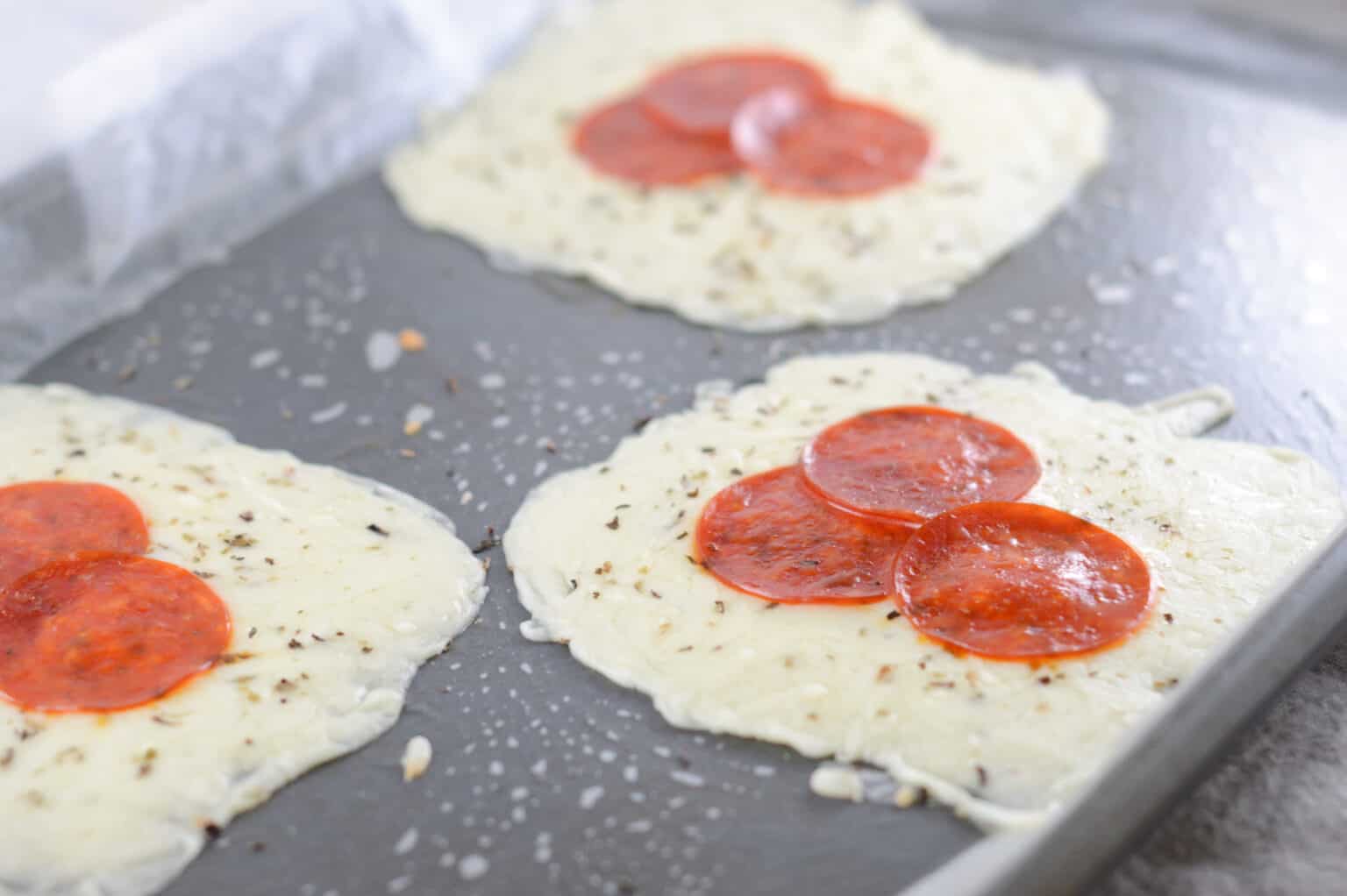 Keto Pepperoni and Cheese Pizza Roll Ups Everyday Ketogenic