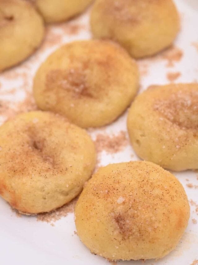 cropped-keto-cinnamon-rolls-recipe-baked.jpg